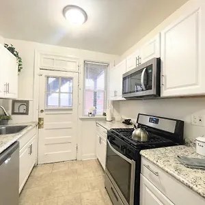  Apartment Garden Style @ Forest Park & City! United States